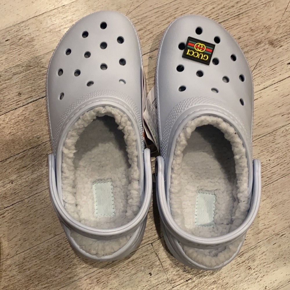 COPY - COPY - Blue Crocs with Jibbitz Fur lining Nic toasty & warm size 8 nwot… - Picture 2 of 11